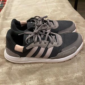 Nike women’s shoes 6.5